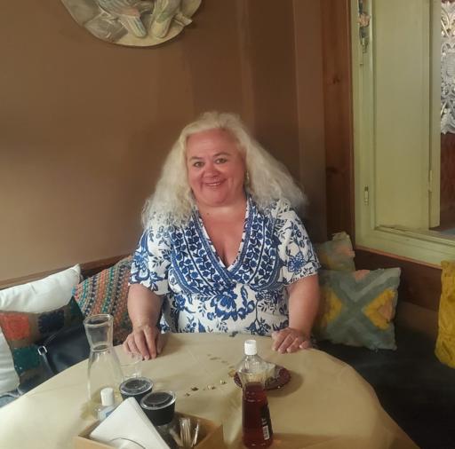 Twinkle is a gifted Psychic and Tarot Reader with over 25 years of experience helping people find clarity, reassurance, and guidance on their life's j