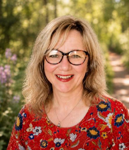 Ruby is an experienced intuitive psychic and oracle card reader who connects with spirit through her cards, allowing the reading to unfold naturally.